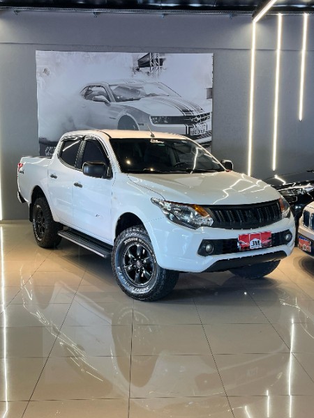 MITSUBISHI L200 TRITON 2.4 16V TURBO DIESEL OUTDOOR GLX CD 4X4 MANUAL 2020/2021 JM AUTOMÓVEIS VENÂNCIO AIRES / Carros no Vale
