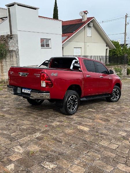 TOYOTA HILUX 2.8 SRV 4X4 CD 16V DIESEL 4P AUTOMÁTICO 2022/2022 BOSCO AUTOMÓVEIS GUAPORÉ / Carros no Vale