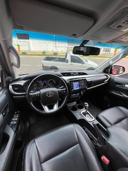 TOYOTA HILUX 2.8 SRV 4X4 CD 16V DIESEL 4P AUTOMÁTICO 2022/2022 BOSCO AUTOMÓVEIS GUAPORÉ / Carros no Vale