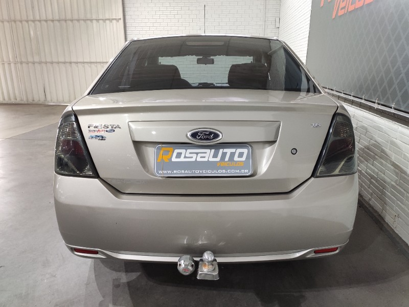 FORD FIESTA SEDAN FIESTA 1.6 ROCAM SEDAN 8V FLEX 4P MANUAL 2012/2012 ROSAUTO VEÍCULOS VENÂNCIO AIRES / Carros no Vale
