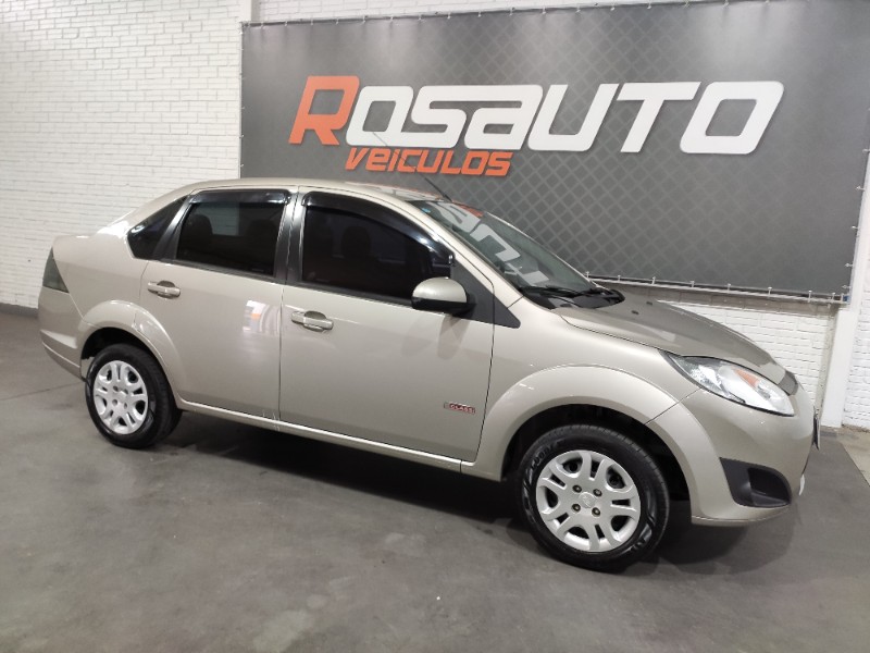 FORD FIESTA SEDAN FIESTA 1.6 ROCAM SEDAN 8V FLEX 4P MANUAL 2012/2012 ROSAUTO VEÍCULOS VENÂNCIO AIRES / Carros no Vale