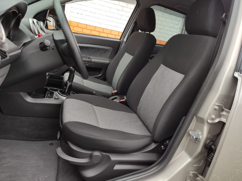 FORD FIESTA SEDAN FIESTA 1.6 ROCAM SEDAN 8V FLEX 4P MANUAL 2012/2012 ROSAUTO VEÍCULOS VENÂNCIO AIRES / Carros no Vale