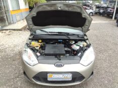 FORD FIESTA SEDAN FIESTA 1.6 ROCAM SEDAN 8V FLEX 4P MANUAL 2012/2012 ROSAUTO VEÍCULOS VENÂNCIO AIRES / Carros no Vale
