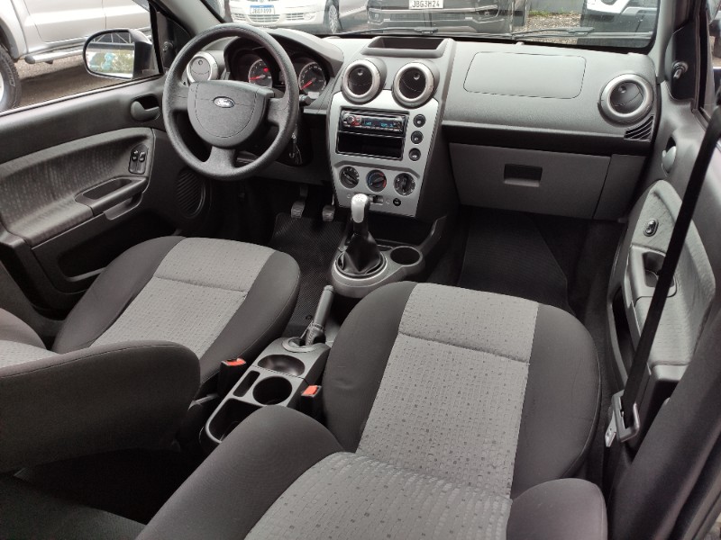 FORD FIESTA SEDAN FIESTA 1.6 ROCAM SEDAN 8V FLEX 4P MANUAL 2012/2012 ROSAUTO VEÍCULOS VENÂNCIO AIRES / Carros no Vale