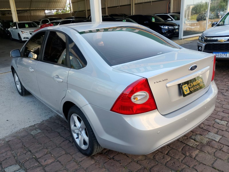 FORD FOCUS SEDAN 2.0 /2011 CHIMA VEÍCULOS VENÂNCIO AIRES / Carros no Vale