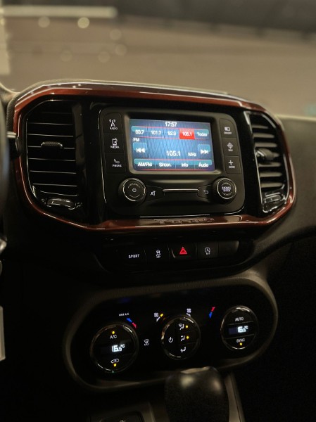 FIAT TORO 1.8 FREEDOM AT6 2017/2018 JM AUTOMÓVEIS VENÂNCIO AIRES / Carros no Vale