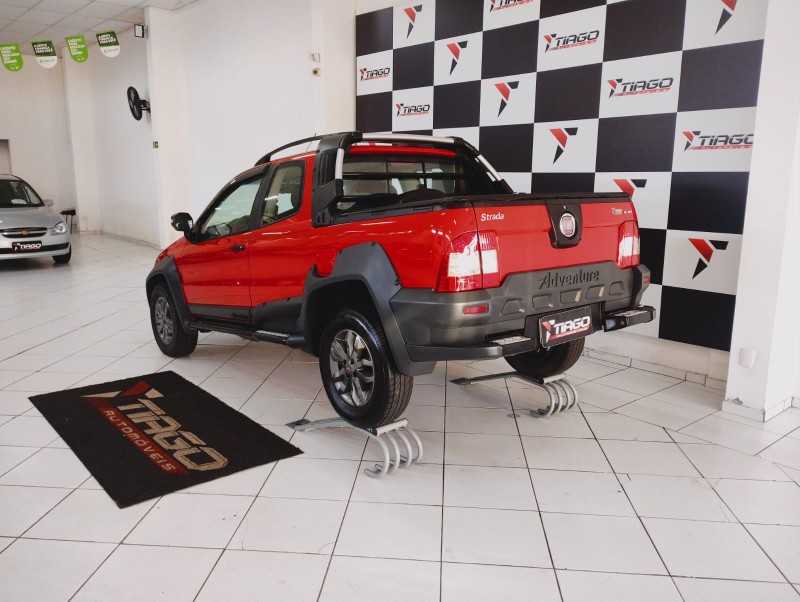 FIAT STRADA ADVENTURE 1.8/ 1.8 LOCKER FLEX CD 2013/2013 TIAGO AUTOMÓVEIS VENÂNCIO AIRES / Carros no Vale