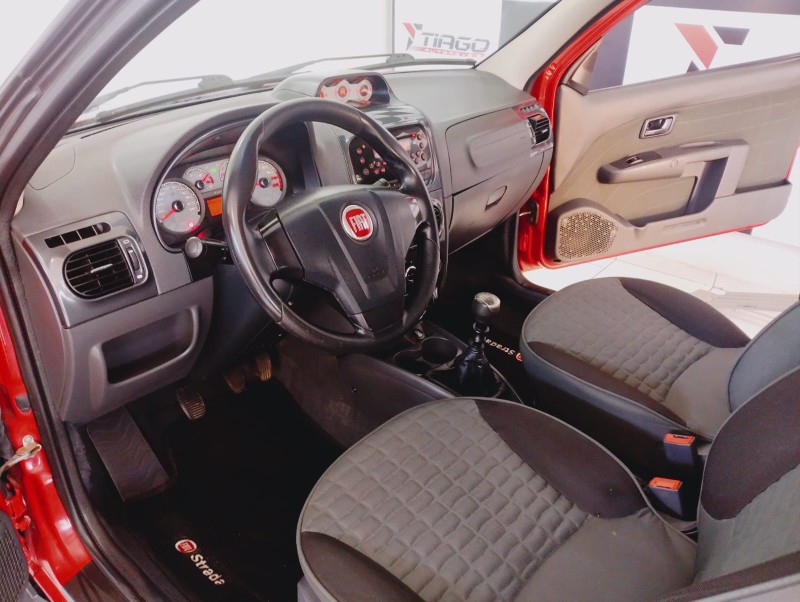 FIAT STRADA ADVENTURE 1.8/ 1.8 LOCKER FLEX CD 2013/2013 TIAGO AUTOMÓVEIS VENÂNCIO AIRES / Carros no Vale