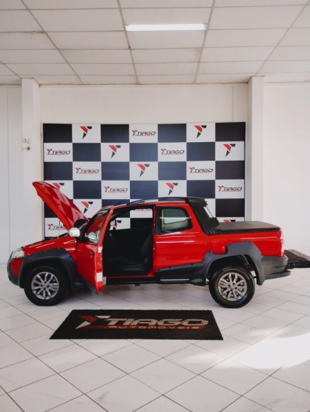 FIAT STRADA ADVENTURE 1.8/ 1.8 LOCKER FLEX CD 2013/2013 TIAGO AUTOMÓVEIS VENÂNCIO AIRES / Carros no Vale