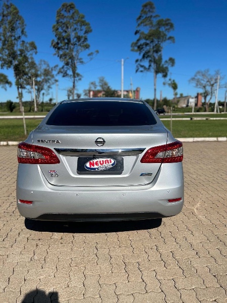 NISSAN SENTRA S 2.0/ 2.0 FLEX FUEL 16V MEC. 2014/2014 NEURI VEÍCULOS LAJEADO / Carros no Vale
