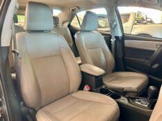 TOYOTA COROLLA GLI 1.8 2015/2016 SÉTIMA VEÍCULOS GUAPORÉ / Carros no Vale