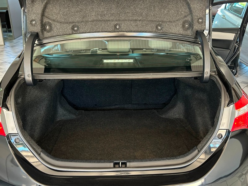 TOYOTA COROLLA GLI 1.8 2015/2016 SÉTIMA VEÍCULOS GUAPORÉ / Carros no Vale
