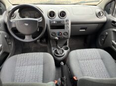 FORD FIESTA 1.0 8V FLEX 2004/2004 COMPLETO VEÍCULOS GUAPORÉ / Carros no Vale