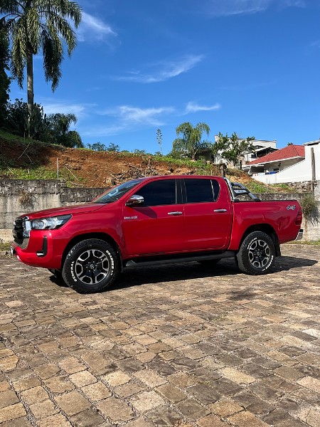 TOYOTA HILUX 2.8 SRV 4X4 CD 16V DIESEL 4P AUTOMÁTICO 2022/2022 BOSCO AUTOMÓVEIS GUAPORÉ / Carros no Vale