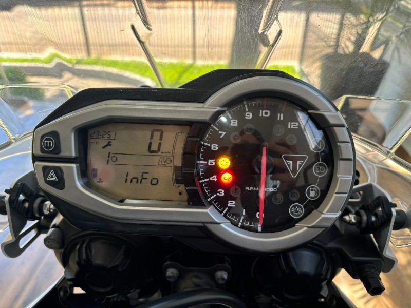 TRIUMPH TIGER 800 /2018 RT 811 VEÍCULOS ARROIO DO MEIO / Carros no Vale