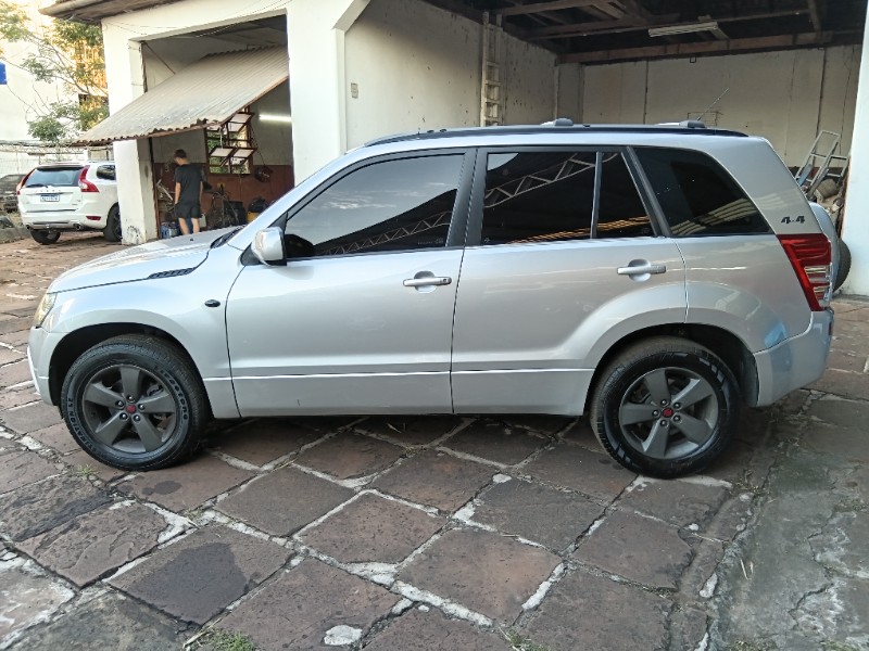 SUZUKI GRAND VITARA 4X4 2.0 16V 2009/2010 SCHAEFER AUTOMÓVEIS TEUTÔNIA / Carros no Vale SUZUKI GRAND VITARA 4X4 2.0 16V 2009/2010 SCHAEFER AUTOMÓVEIS TEUTÔNIA / Carros no Vale