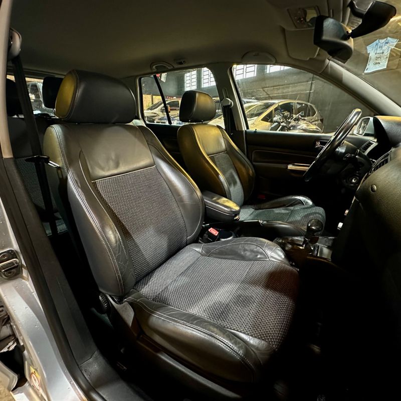 Volkswagen Golf 2.0 Sportline 2010/2011 DL MOTORS LAJEADO / Carros no Vale