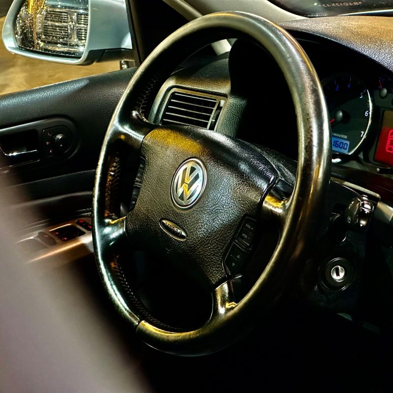 Volkswagen Golf 2.0 Sportline 2010/2011 DL MOTORS LAJEADO / Carros no Vale