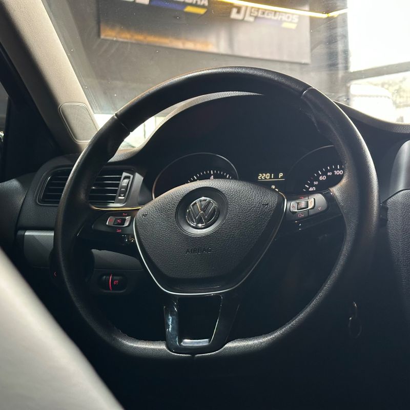 Volkswagen Jetta Tl Ac 2015/2016 DL MOTORS LAJEADO / Carros no Vale