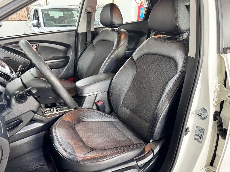 HYUNDAI IX35 2.0 MPFI GLS 4X2 16V 2015/2016 SUL SERRA MOTORS CAXIAS DO SUL / Carros no Vale