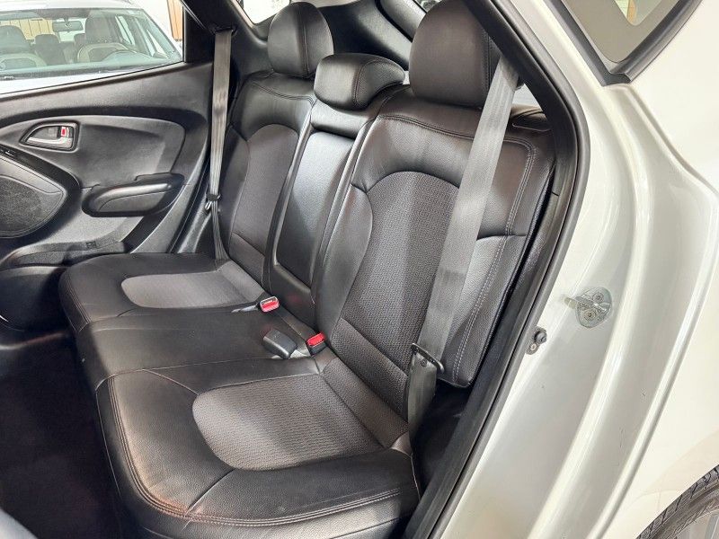 HYUNDAI IX35 2.0 MPFI GLS 4X2 16V 2015/2016 SUL SERRA MOTORS CAXIAS DO SUL / Carros no Vale