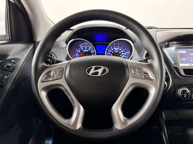 HYUNDAI IX35 2.0 MPFI GLS 4X2 16V 2015/2016 SUL SERRA MOTORS CAXIAS DO SUL / Carros no Vale