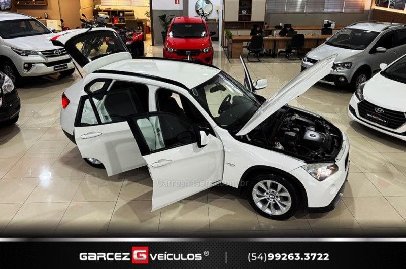 BMW X1 2.0 18I 4X2 16V 2010/2011 GARCEZ VEÍCULOS BENTO GONÇALVES / Carros no Vale
