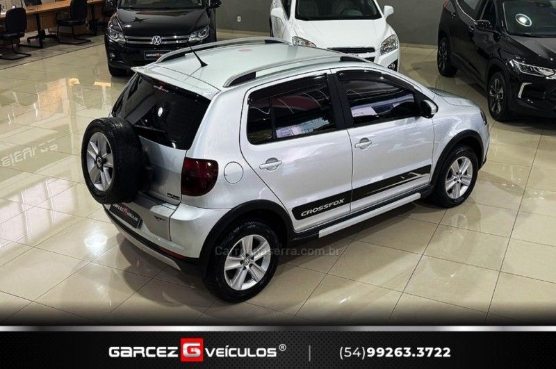 VOLKSWAGEN CROSSFOX 1.6 MI 8V 2010/2011 GARCEZ VEÍCULOS BENTO GONÇALVES / Carros no Vale