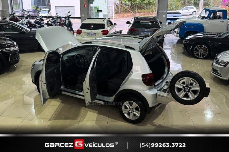 VOLKSWAGEN CROSSFOX 1.6 MI 8V 2010/2011 GARCEZ VEÍCULOS BENTO GONÇALVES / Carros no Vale