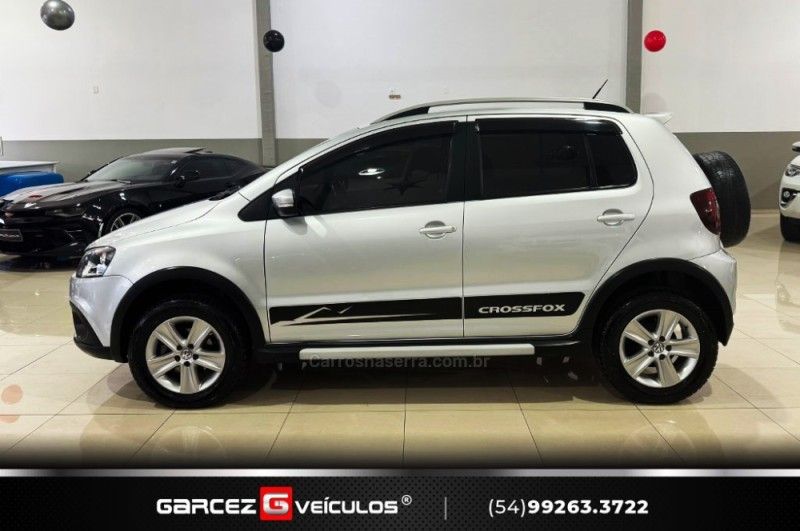 VOLKSWAGEN CROSSFOX 1.6 MI 8V 2010/2011 GARCEZ VEÍCULOS BENTO GONÇALVES / Carros no Vale