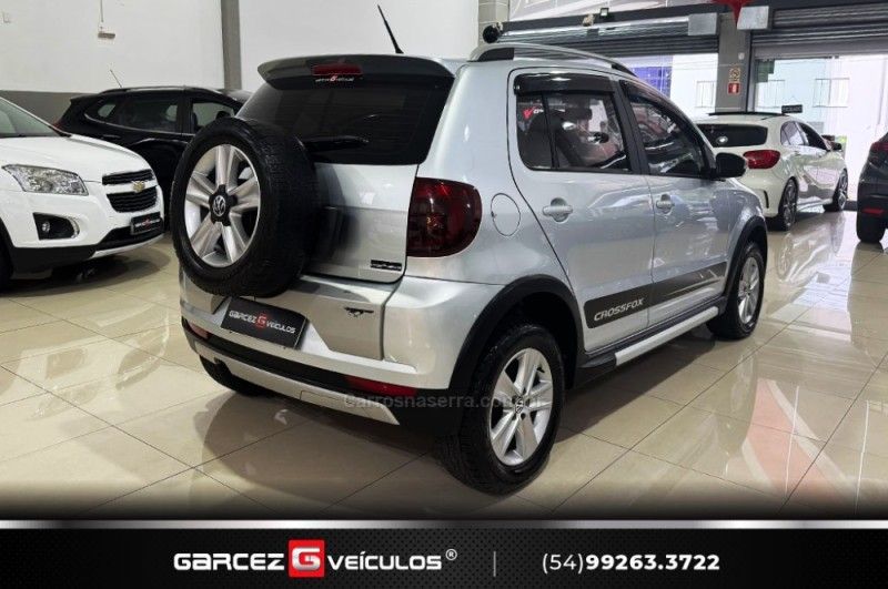 VOLKSWAGEN CROSSFOX 1.6 MI 8V 2010/2011 GARCEZ VEÍCULOS BENTO GONÇALVES / Carros no Vale