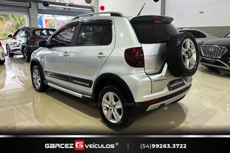 VOLKSWAGEN CROSSFOX 1.6 MI 8V 2010/2011 GARCEZ VEÍCULOS BENTO GONÇALVES / Carros no Vale