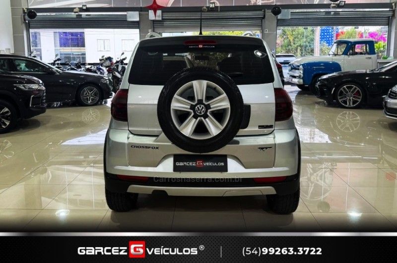 VOLKSWAGEN CROSSFOX 1.6 MI 8V 2010/2011 GARCEZ VEÍCULOS BENTO GONÇALVES / Carros no Vale