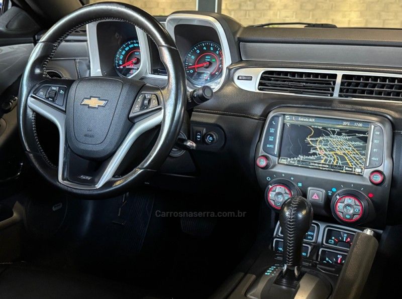 CHEVROLET CAMARO 6.2 SS COUPÉ V8 2014/2014 GRIFFCAR MULTIMARCAS DOIS IRMÃOS / Carros no Vale