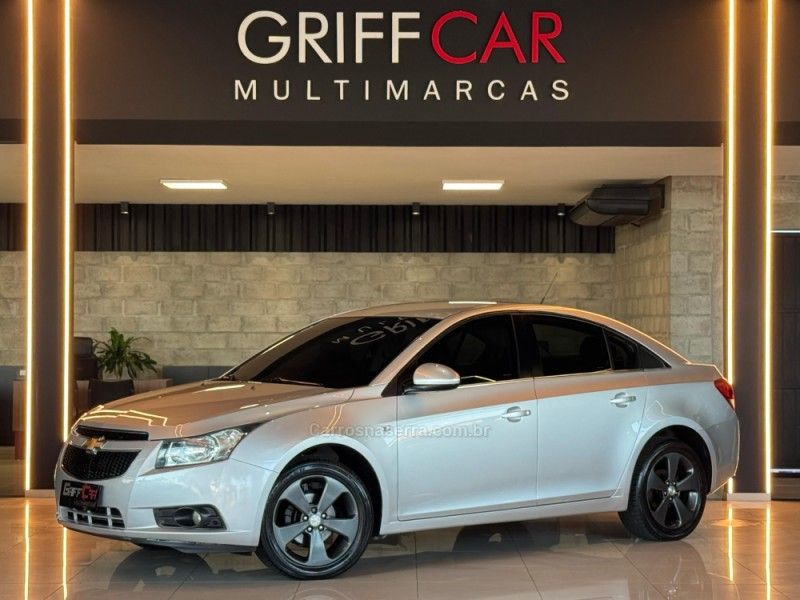 CHEVROLET CRUZE 1.8 LT 16V 2013/2014 GRIFFCAR MULTIMARCAS DOIS IRMÃOS / Carros no Vale