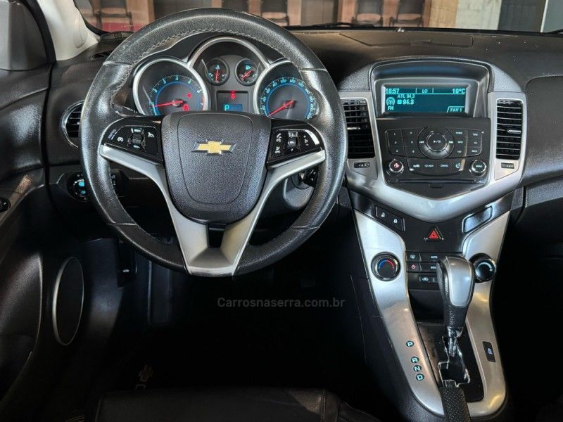 CHEVROLET CRUZE 1.8 LT 16V 2013/2014 GRIFFCAR MULTIMARCAS DOIS IRMÃOS / Carros no Vale