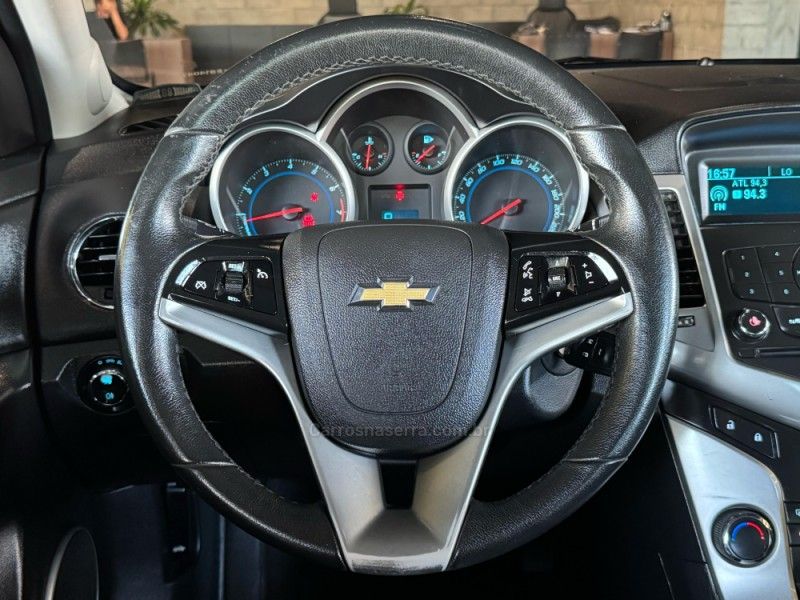 CHEVROLET CRUZE 1.8 LT 16V 2013/2014 GRIFFCAR MULTIMARCAS DOIS IRMÃOS / Carros no Vale