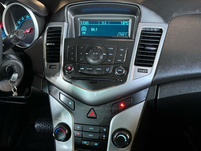 CHEVROLET CRUZE 1.8 LT 16V 2013/2014 GRIFFCAR MULTIMARCAS DOIS IRMÃOS / Carros no Vale