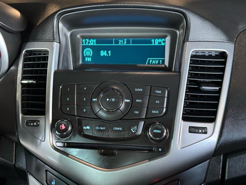 CHEVROLET CRUZE 1.8 LT 16V 2013/2014 GRIFFCAR MULTIMARCAS DOIS IRMÃOS / Carros no Vale