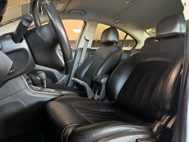 CHEVROLET CRUZE 1.8 LT 16V 2013/2014 GRIFFCAR MULTIMARCAS DOIS IRMÃOS / Carros no Vale