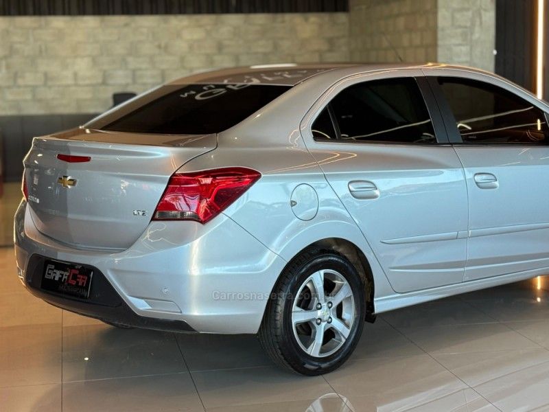 CHEVROLET PRISMA 1.4 MPFI LTZ 8V 2016/2017 GRIFFCAR MULTIMARCAS DOIS IRMÃOS / Carros no Vale