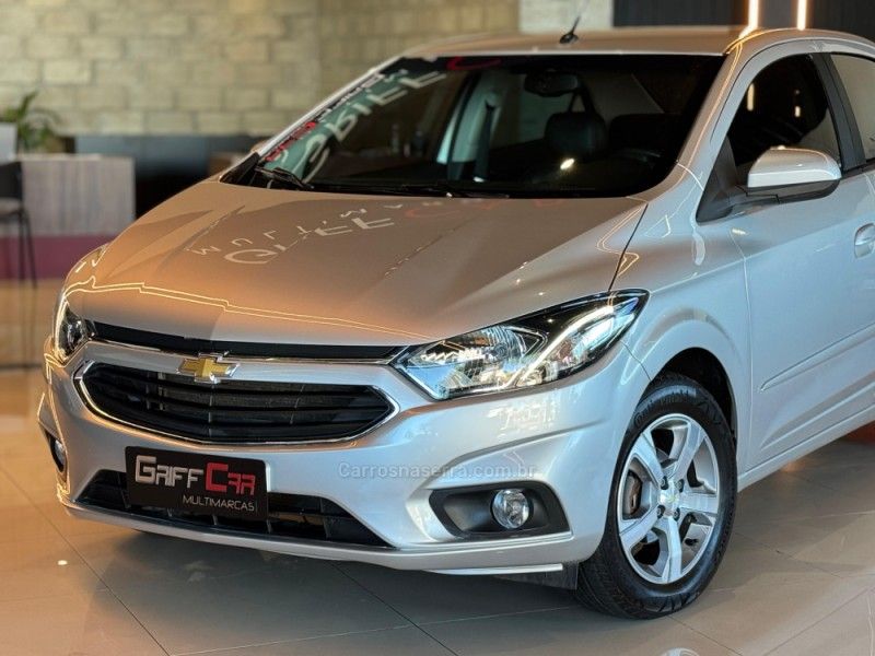 CHEVROLET PRISMA 1.4 MPFI LTZ 8V 2016/2017 GRIFFCAR MULTIMARCAS DOIS IRMÃOS / Carros no Vale