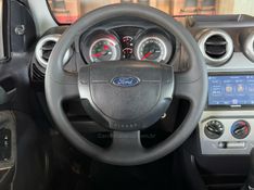 FORD FIESTA 1.0 SE 8V 2013/2014 GRIFFCAR MULTIMARCAS DOIS IRMÃOS / Carros no Vale