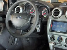 FORD FIESTA 1.0 SE 8V 2013/2014 GRIFFCAR MULTIMARCAS DOIS IRMÃOS / Carros no Vale