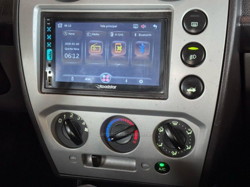FORD FIESTA 1.0 SE 8V 2013/2014 GRIFFCAR MULTIMARCAS DOIS IRMÃOS / Carros no Vale