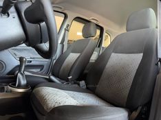 FORD FIESTA 1.0 SE 8V 2013/2014 GRIFFCAR MULTIMARCAS DOIS IRMÃOS / Carros no Vale