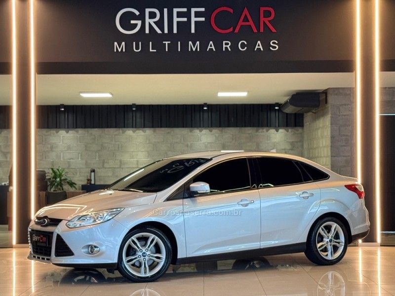 FORD FOCUS 2.0 SE SEDAN 16V 2014/2014 GRIFFCAR MULTIMARCAS DOIS IRMÃOS / Carros no Vale