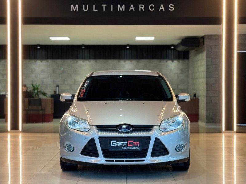 FORD FOCUS 2.0 SE SEDAN 16V 2014/2014 GRIFFCAR MULTIMARCAS DOIS IRMÃOS / Carros no Vale