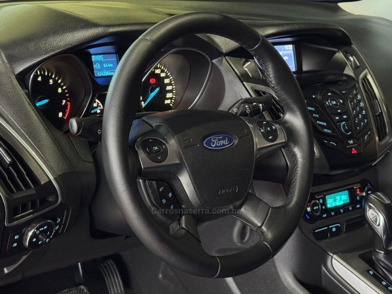 FORD FOCUS 2.0 SE SEDAN 16V 2014/2014 GRIFFCAR MULTIMARCAS DOIS IRMÃOS / Carros no Vale