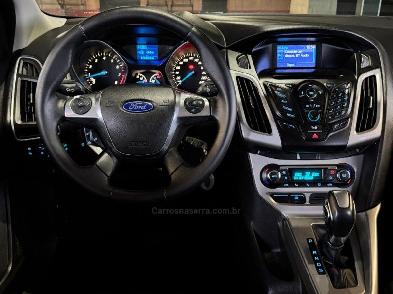 FORD FOCUS 2.0 SE SEDAN 16V 2014/2014 GRIFFCAR MULTIMARCAS DOIS IRMÃOS / Carros no Vale